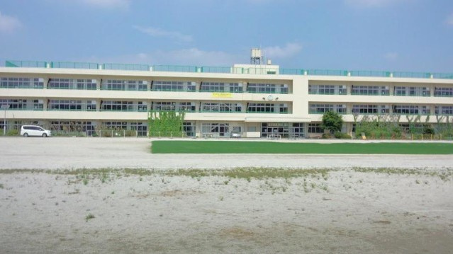 【小学校】本庄市立中央小学校 まで555ｍ