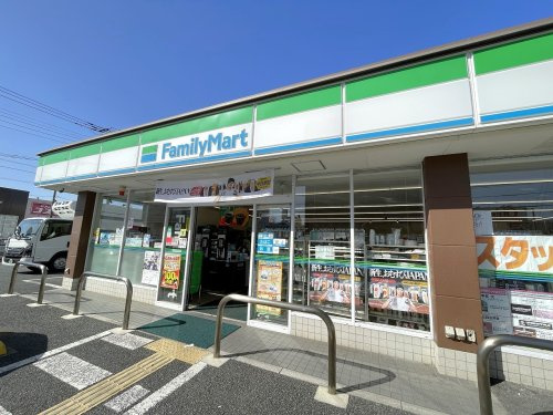 【コンビニエンスストア】ファミリーマート　戸田本町店まで366ｍ
