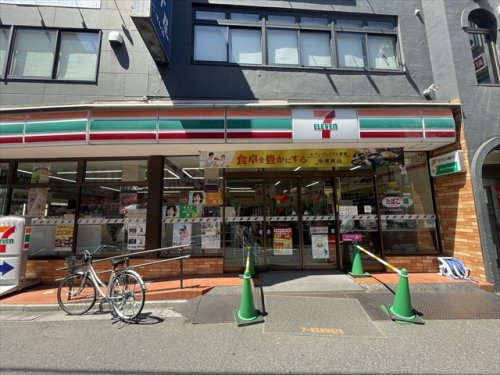 【コンビニエンスストア】セブンイレブン　川口駅北店まで273ｍ