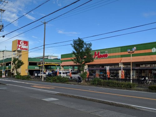 【スーパー】FOOD　MARKET　Mom(フードマーケットマム)　曲金店まで853ｍ