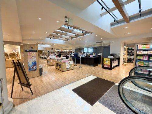 【書店】文教堂書店　広尾店まで711ｍ