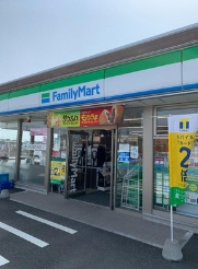 【コンビニエンスストア】ファミリーマート　那珂竹ノ内店まで636ｍ