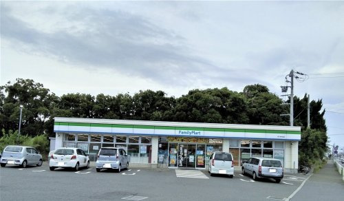 【コンビニエンスストア】ファミリーマート　茅ヶ崎中島北店まで386ｍ