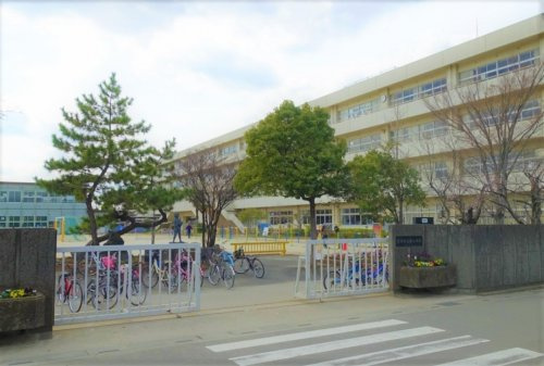 【小学校】吉川市立栄小学校まで1868ｍ