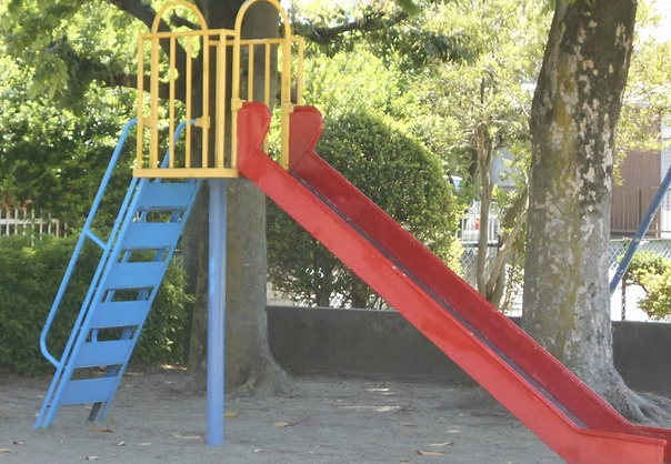 【公園】上田児童公園まで631ｍ