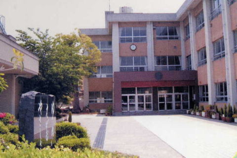 【小学校】中之島小学校まで333ｍ