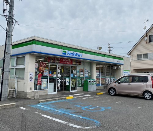 【コンビニエンスストア】ファミリーマート和歌山秋葉町店まで840ｍ
