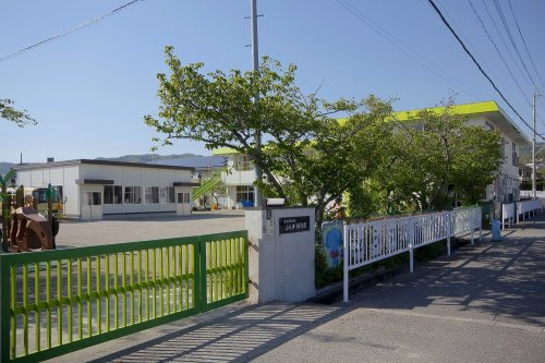 【保育園】しらゆり保育園まで923ｍ