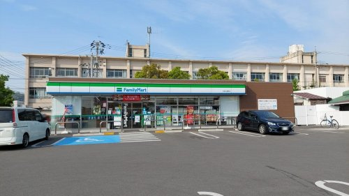 【コンビニエンスストア】ファミリーマート　和歌山榎原店まで1033ｍ