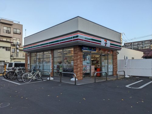 【コンビニエンスストア】セブンイレブン八王子千人町1丁目店まで45ｍ