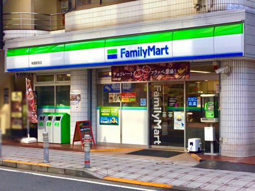 【コンビニエンスストア】ファミリーマート　梅島駅前店まで87ｍ