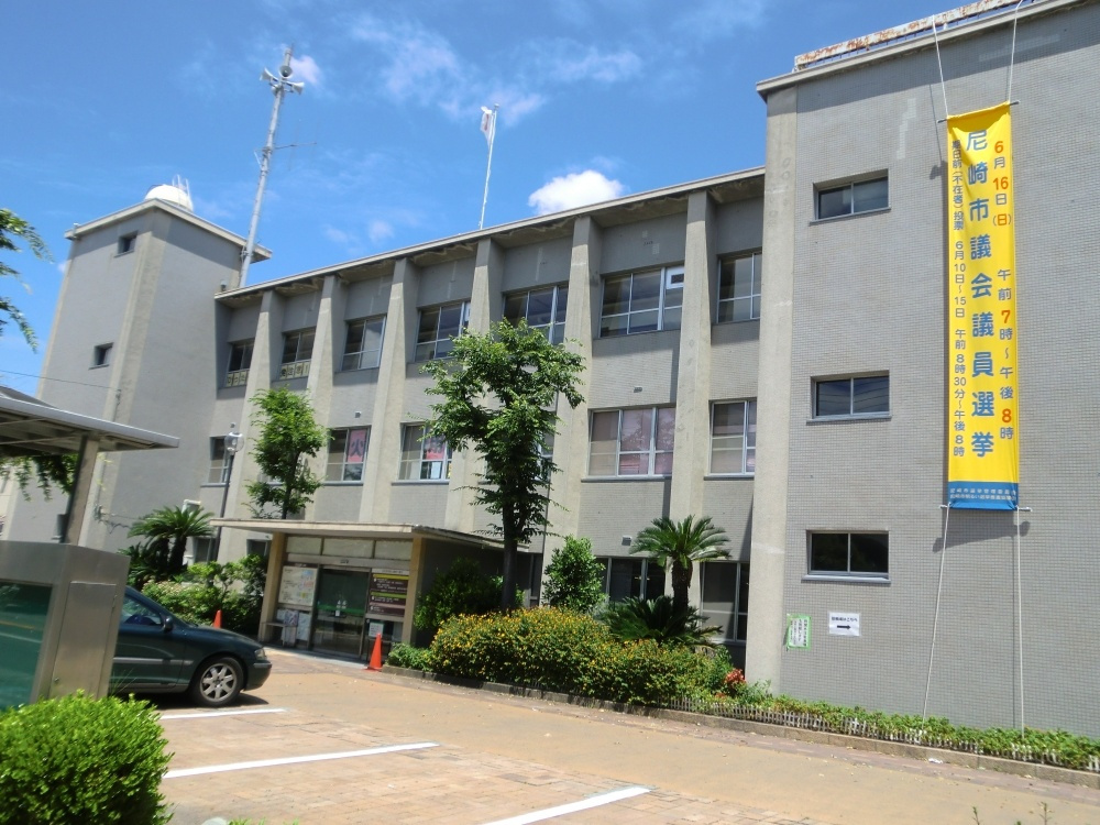 【市役所・区役所】尼崎市役所　健康福祉局立花支所まで688ｍ