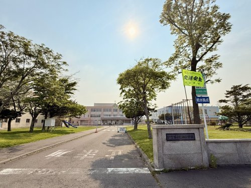 【小学校】苫小牧西小学校まで927ｍ