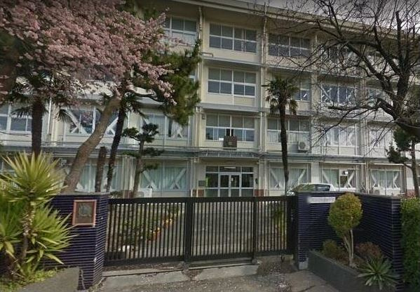 【中学校】沼津市立片浜中学校まで726ｍ