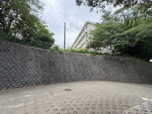 【中学校】鎌倉市立岩瀬中学校まで890ｍ