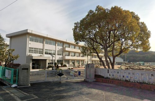 【小学校】浅口市立鴨方西小学校まで850ｍ