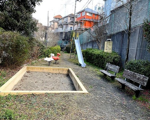 【公園】上小山田池谷戸児童公園まで28ｍ