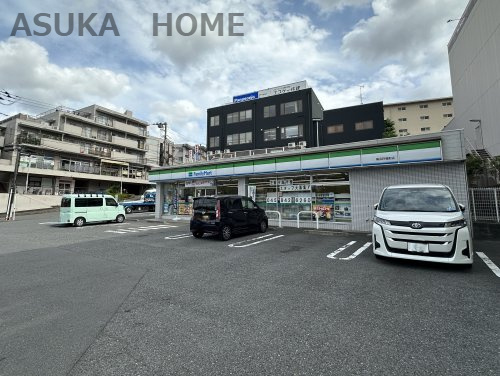 【コンビニエンスストア】ファミリーマート　横浜狩場町店まで1015ｍ