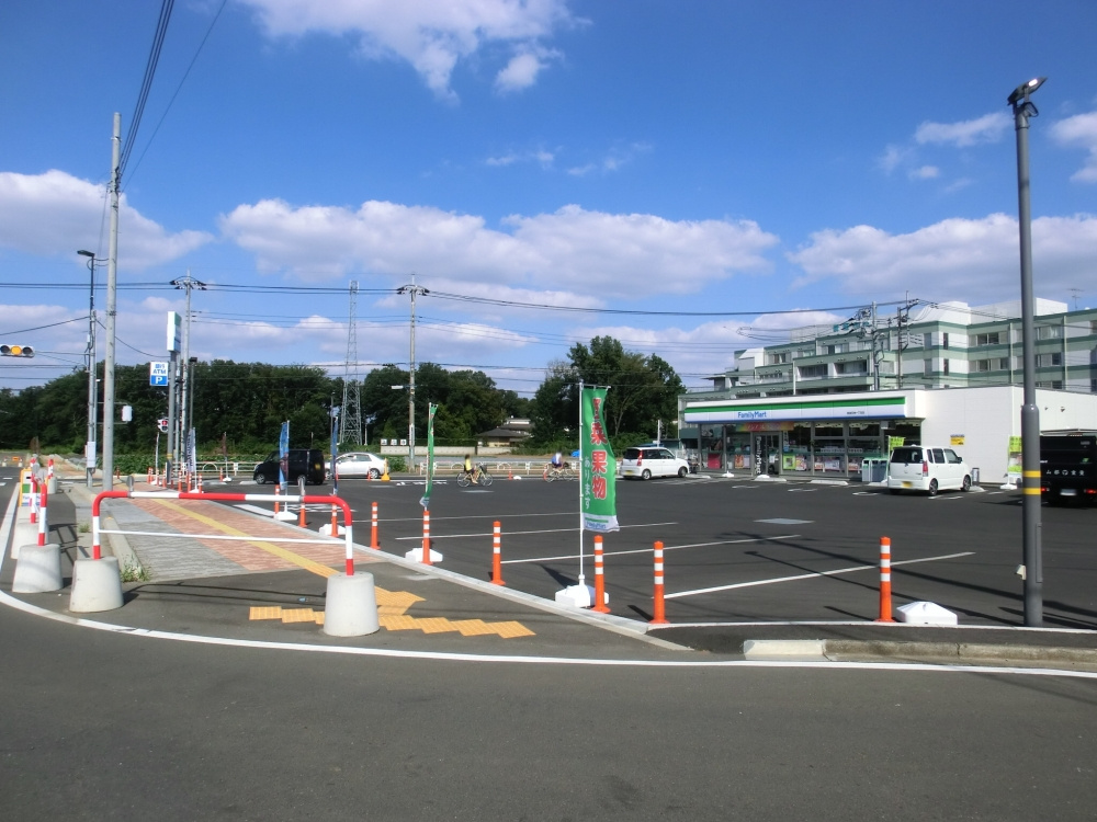 【コンビニエンスストア】ファミリーマート新座石神一丁目店まで400ｍ