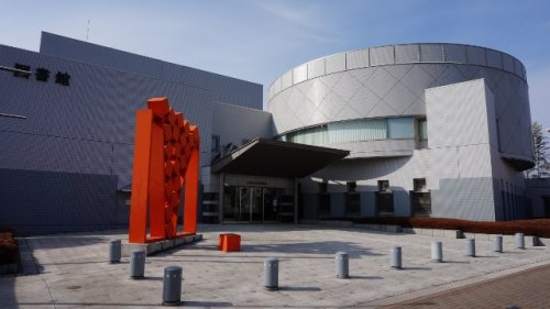 【図書館】小山市立　中央図書館中央サービスデスクまで2178ｍ