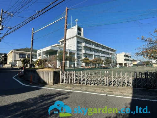 【中学校】鎌倉市立腰越中学校まで2620ｍ