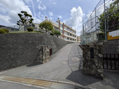 【中学校】温品中学校まで1057ｍ