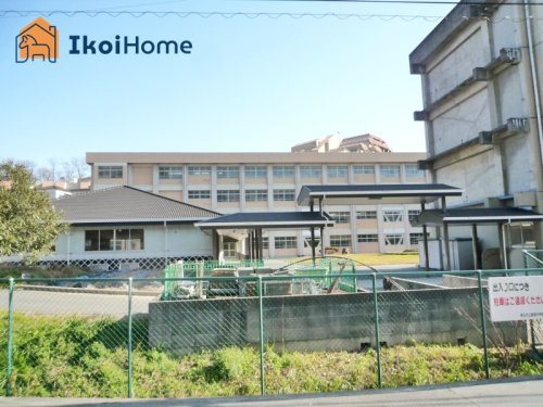 【中学校】朝霧中学校まで431ｍ