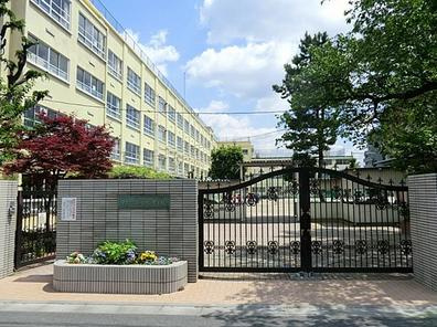 【中学校】中野第七中学校まで681ｍ