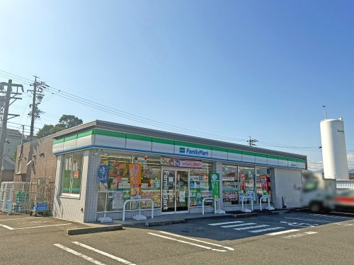 【コンビニエンスストア】ファミリーマート　四日市川島町店まで929ｍ
