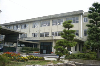 【小学校】四日市市立川島小学校まで899ｍ