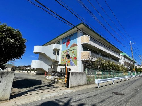 【小学校】春日部市立川辺小学校まで250ｍ