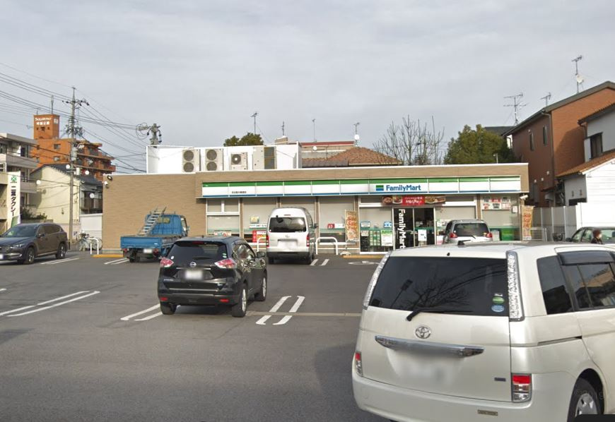 【コンビニエンスストア】ファミリーマート　名古屋大磯通店まで331ｍ