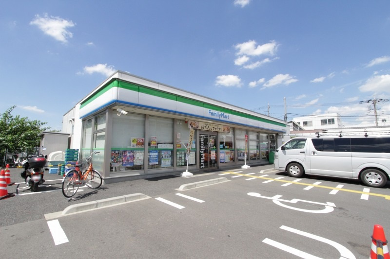 【コンビニエンスストア】ファミリーマート　三芳藤久保店まで740ｍ