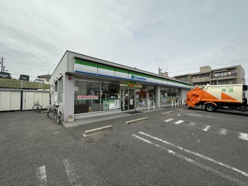 【コンビニエンスストア】ファミリーマート　名東平和が丘店まで746ｍ