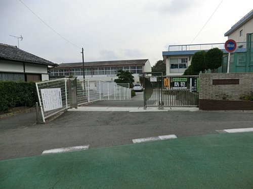【小学校】横浜市立本宿小学校まで966ｍ