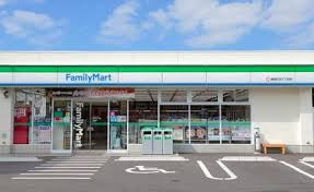 【コンビニエンスストア】ファミリーマート　世田谷成城通り店まで712ｍ