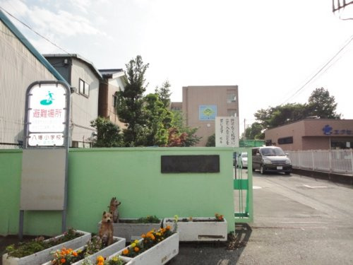 【小学校】草加市立八幡小学校まで587ｍ