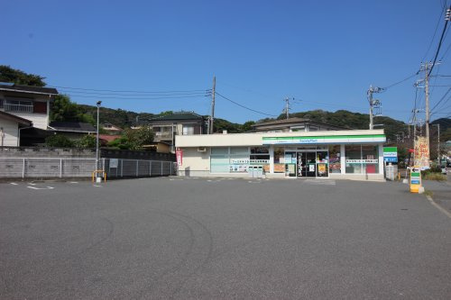 【コンビニエンスストア】ファミリーマート　横須賀芦名店まで1142ｍ