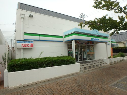 【コンビニエンスストア】ファミリーマート　かすがプラザ店まで542ｍ