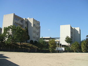 【中学校】福山市立鳳中学校まで1056ｍ