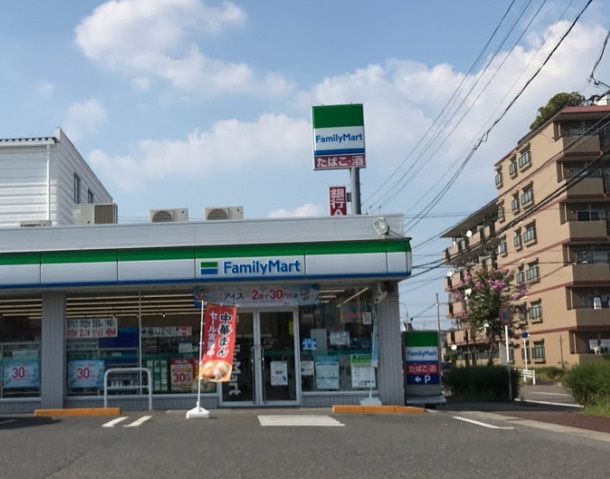 【コンビニエンスストア】ファミリーマート　楠一丁目店まで572ｍ