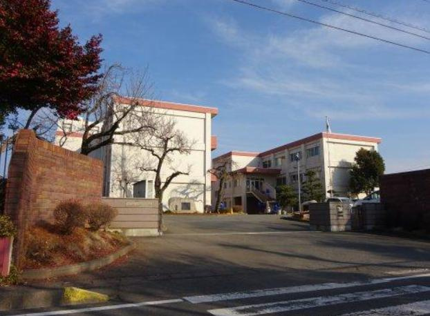 【中学校】第四中学校まで1050ｍ