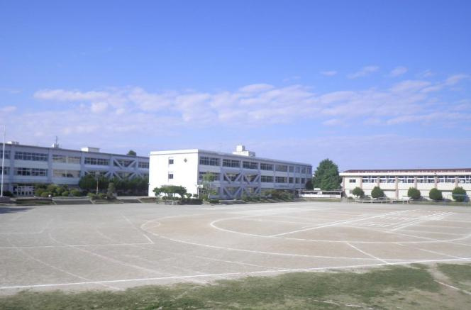 【小学校】吉田小学校まで550ｍ