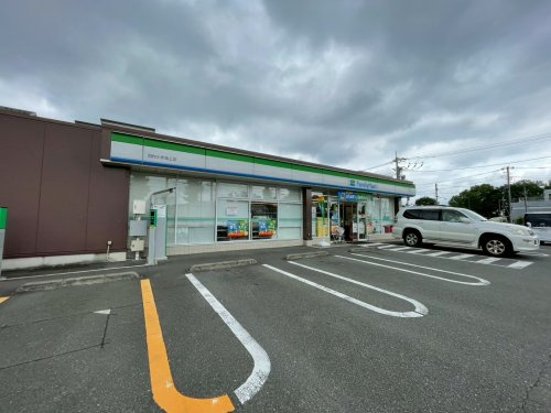 【コンビニエンスストア】ファミリーマート　羽村小作坂上店まで179ｍ