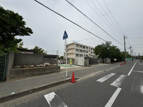 【小学校】羽曳野市立埴生南小学校まで373ｍ