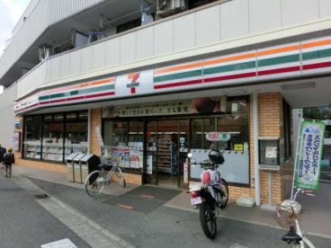 【コンビニエンスストア】セブンイレブン　川崎宮内1丁目店まで872ｍ