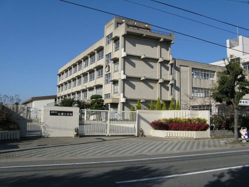 【小学校】広畑小学校まで339ｍ