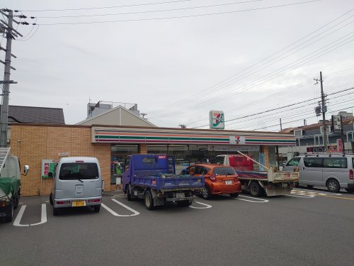【コンビニエンスストア】セブンイレブン　姫路鎌倉町店まで727ｍ