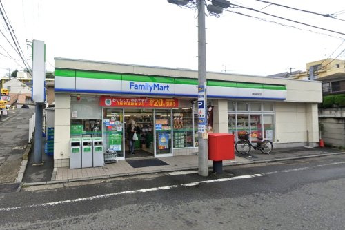 【コンビニエンスストア】ファミリーマート　釜台町店まで677ｍ