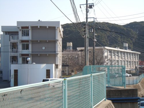 【中学校】浦賀中学校まで1449ｍ